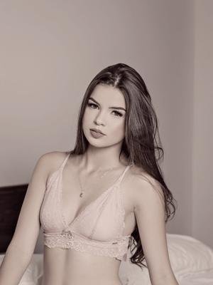 Lingerie de renda em tom claro
