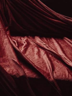 Veludo vermelho dobrado